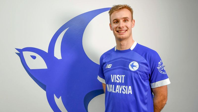 Sivert Mannsverk là tiền vệ trung tâm người Na Uy đang thi đấu nổi bật trong màu áo Ajax Amsterdam